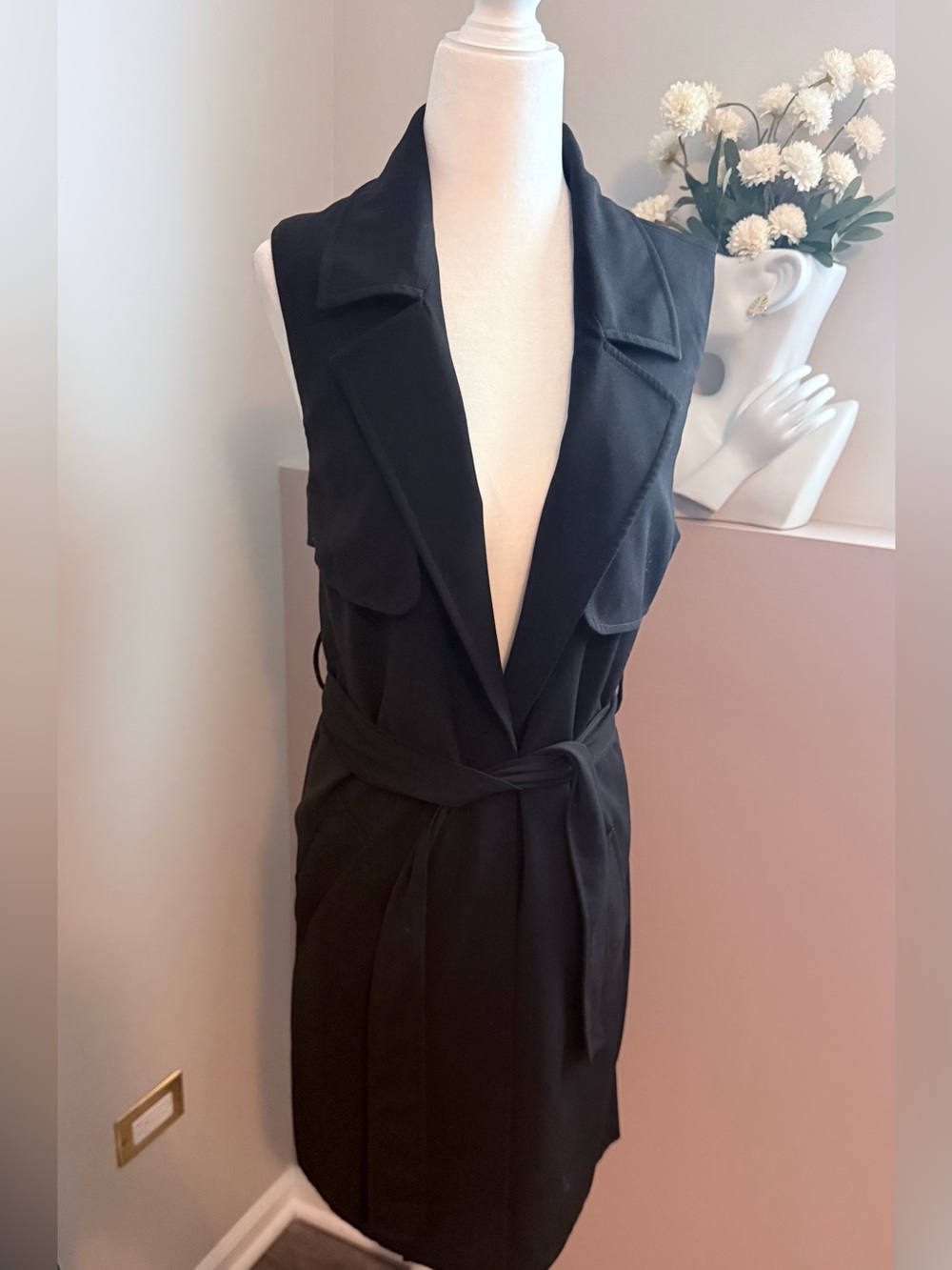 Express Women’s Small Sleeveless Black Belted V-Neck Office Wear Vest